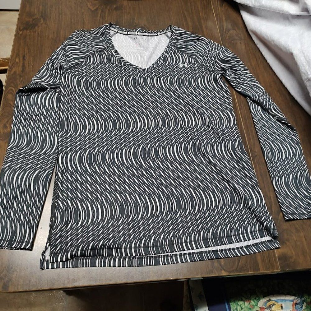 Under armour Black White Designed Long Sleeved Fitted Top Size Women's M